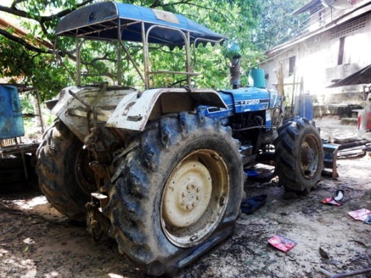 รถไถ Ford 2 เพลา ขับเคลื่อน 4 ล้อ 4 สูบ รถไถ Ford 2 เพลา ขับเคลื่อน 4 ล้อ 4 สูบ