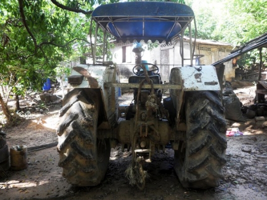 รถไถ Ford 2 เพลา ขับเคลื่อน 4 ล้อ 4 สูบ รถไถ Ford 2 เพลา ขับเคลื่อน 4 ล้อ 4 สูบ