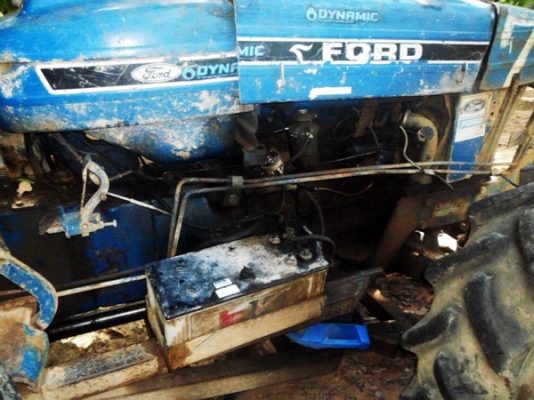 รถไถ Ford 2 เพลา ขับเคลื่อน 4 ล้อ 4 สูบ รถไถ Ford 2 เพลา ขับเคลื่อน 4 ล้อ 4 สูบ