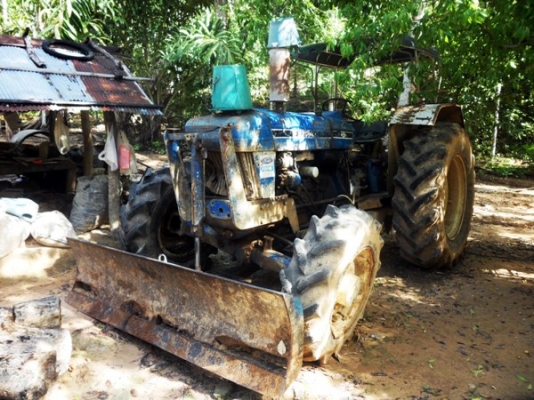 รถไถ Ford 2 เพลา ขับเคลื่อน 4 ล้อ 4 สูบ รถไถ Ford 2 เพลา ขับเคลื่อน 4 ล้อ 4 สูบ