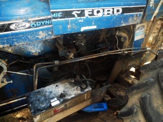 รถไถ Ford 2 เพลา ขับเคลื่อน 4 ล้อ 4 สูบ รถไถ Ford 2 เพลา ขับเคลื่อน 4 ล้อ 4 สูบ