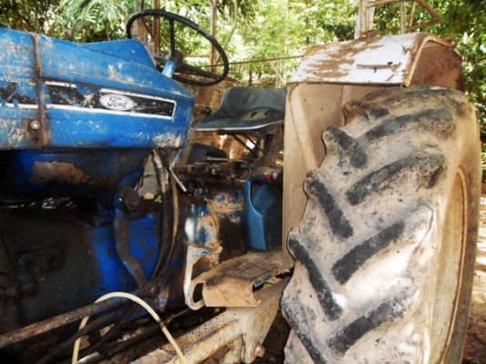 รถไถ Ford 2 เพลา ขับเคลื่อน 4 ล้อ 4 สูบ รถไถ Ford 2 เพลา ขับเคลื่อน 4 ล้อ 4 สูบ