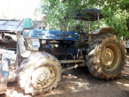 รถไถ Ford 2 เพลา ขับเคลื่อน 4 ล้อ 4 สูบ รถไถ Ford 2 เพลา ขับเคลื่อน 4 ล้อ 4 สูบ