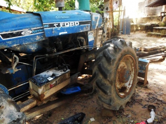 รถไถ Ford 2 เพลา ขับเคลื่อน 4 ล้อ 4 สูบ รถไถ Ford 2 เพลา ขับเคลื่อน 4 ล้อ 4 สูบ