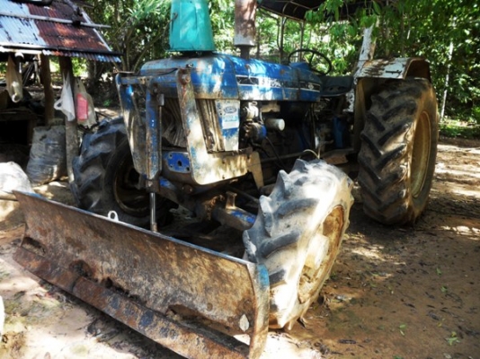 รถไถ Ford 2 เพลา ขับเคลื่อน 4 ล้อ 4 สูบ รถไถ Ford 2 เพลา ขับเคลื่อน 4 ล้อ 4 สูบ