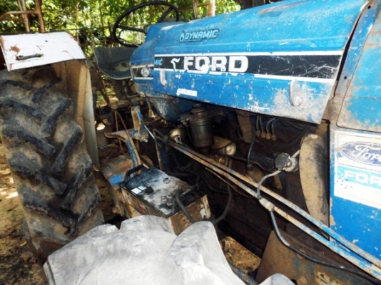 รถไถ Ford 2 เพลา ขับเคลื่อน 4 ล้อ 4 สูบ รถไถ Ford 2 เพลา ขับเคลื่อน 4 ล้อ 4 สูบ