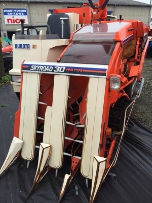 รถเกี่ยวข้าว KUBOTA  R1-30 G เก่านอกสภาพสวย