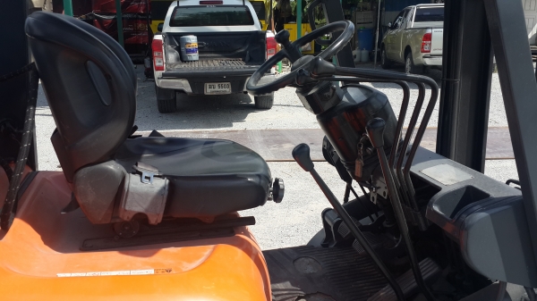 ขายรถยก1.5..งาสไสด์L.R..160000......รุ่น6