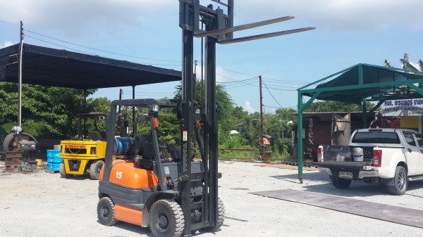 ขายรถยก1.5..งาสไสด์L.R..160000......รุ่น6