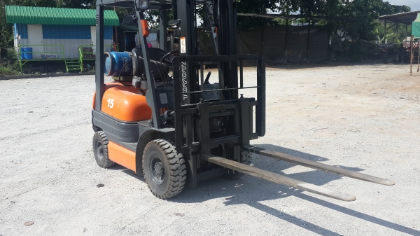 ขายรถยก1.5..งาสไสด์L.R..160000......รุ่น6