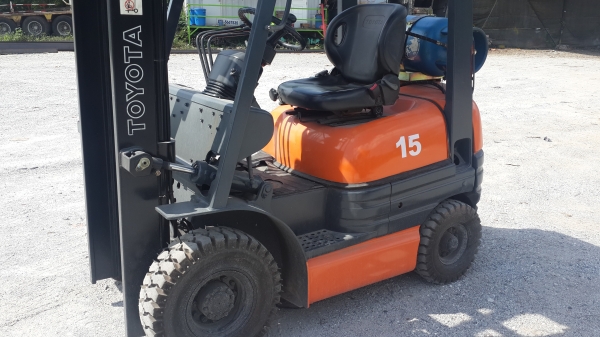 ขายรถยก1.5..งาสไสด์L.R..160000......รุ่น6