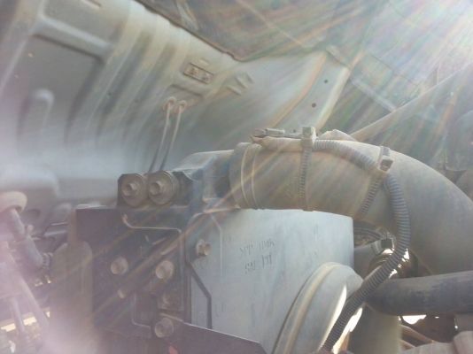 รถอีซูซุ 10 ล้อดั้ม FXZ 360 แรงม้า ปี 53. ( รถวิ่ง 2xx,xxx กว่า กม. )    สนใจติดต่อ  081 - 6079515