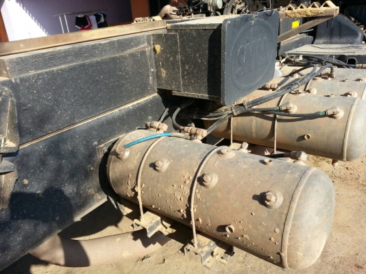 รถอีซูซุ 10 ล้อดั้ม FXZ 360 แรงม้า ปี 53. ( รถวิ่ง 2xx,xxx กว่า กม. )    สนใจติดต่อ  081 - 6079515