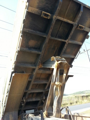 รถอีซูซุ 10 ล้อดั้ม FXZ 360 แรงม้า ปี 53. ( รถวิ่ง 2xx,xxx กว่า กม. )    สนใจติดต่อ  081 - 6079515