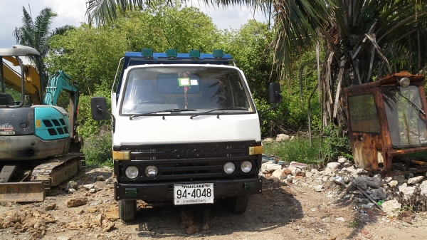 ขายรถ หกล้อ  TOYOTA  BU81  4  สูบ  90  แรงม้า  รถสวย พร้อมใช้งาน  มีประกัน ป.3  ขายราคาไม่แพงค่ะ