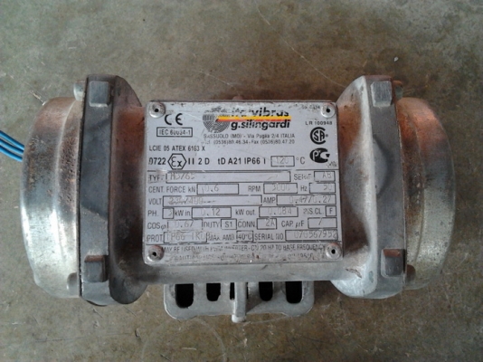 ขายมอเตอร์เขย่า-สั่น ยี่ห้อ Italvibras 0.12 KW มือสองครับ มีเพิ่ม 1 ตัว