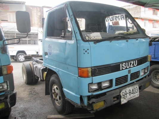 ขายIsuzu 6ล้อ NKR55EU5 รถห้าง เฉพาะหัวกับชัชซี 2คัน ปี91,94. ขายIsuzu 6ล้อ NKR55EU5 รถห้าง เฉพาะหัวกับชัชซี 2คัน ปี91,94.