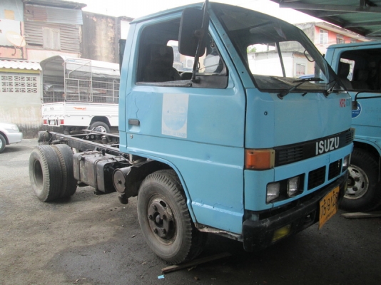 ขายIsuzu 6ล้อ NKR55EU5 รถห้าง เฉพาะหัวกับชัชซี 2คัน ปี91,94. ขายIsuzu 6ล้อ NKR55EU5 รถห้าง เฉพาะหัวกับชัชซี 2คัน ปี91,94.