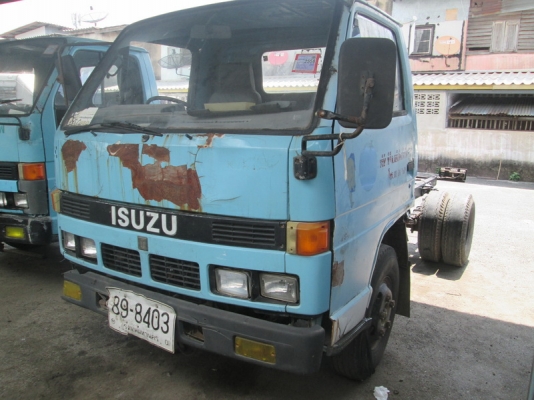 ขายIsuzu 6ล้อ NKR55EU5 รถห้าง เฉพาะหัวกับชัชซี 2คัน ปี91,94. ขายIsuzu 6ล้อ NKR55EU5 รถห้าง เฉพาะหัวกับชัชซี 2คัน ปี91,94.