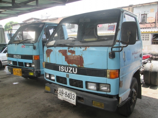 ขายIsuzu 6ล้อ NKR55EU5 รถห้าง เฉพาะหัวกับชัชซี 2คัน ปี91,94. ขายIsuzu 6ล้อ NKR55EU5 รถห้าง เฉพาะหัวกับชัชซี 2คัน ปี91,94.