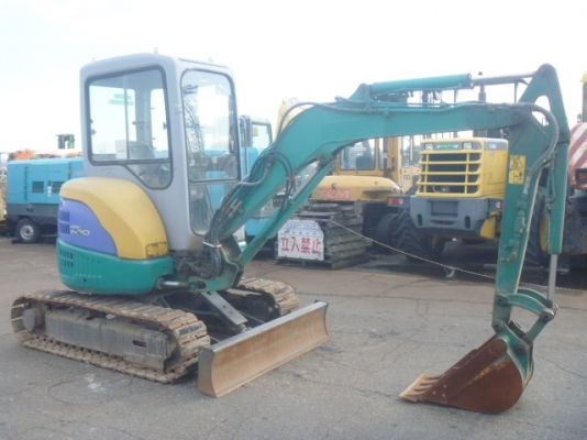 ขาย KOMATSU PC30MR นำเข้าจากญี่ปุ่น 090-986-2521 อ๊อบ