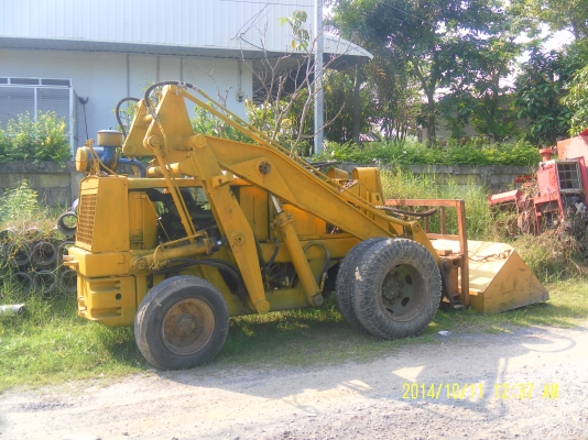 ขายรถตักโคมัสสุSD20-4เก่านอกพร้อมใช้ราคาถูก150000โทร0816426706