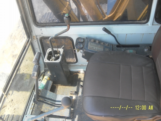 ขายรถแม็คโครโคมัสสุPC200-3พร้อมใช้ราคา690000โทร0816426706