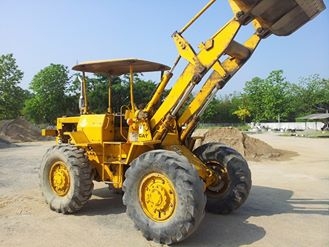 ขาย รถตัก cat 910 80u ราคา 450000 บาท โทร.0819667317