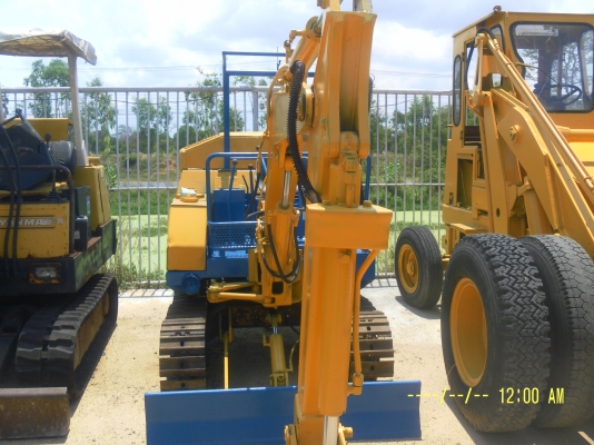 ขายรถแม็คโครโคมัสสุPC10-5เก่านอกพร้อมใช้มีเอกสารนำเข้าราคา180000บาทโทร0816426706