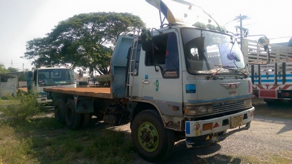 10 ล้อพื้นเรียบเพลาเดียว  คันละ 400,000 พาเวอร์ ยางเต็ม 10 เส้น