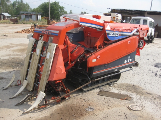 รถเกี่ยวข้าว คูโบต้า 21แรงม้า รถมือสองนอก