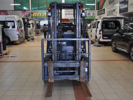 ขายรถโฟล์คลิฟท์มือสอง KOMATSU รุ่น FG20-11 ราคา 165,000 บาท ใช้งานมาน้อยเพียง 2398 ชั่วโมง นำเข้าจากประเทศญี่ปุ่น 100\% ไม่เคยใช้งานในประเทศไทย