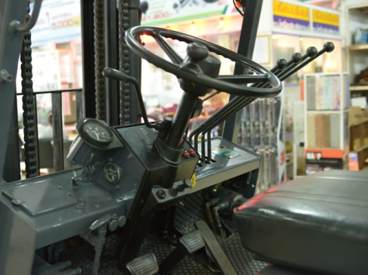 รถโฟล์คลิฟท์มือสอง NISSAN รุ่น YF03 ขนาดยก 3.5 ตัน นำเข้า จากประเทศญี่ปุ่น 100\% ไม่เคยใช้งานในประเทศไทย