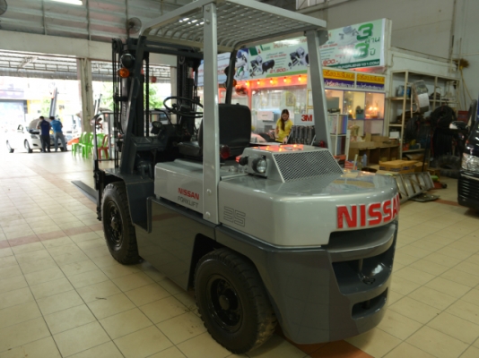 รถโฟล์คลิฟท์มือสอง NISSAN รุ่น YF03 ขนาดยก 3.5 ตัน นำเข้า จากประเทศญี่ปุ่น 100\% ไม่เคยใช้งานในประเทศไทย