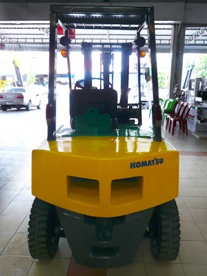ขายรถโฟล์คลิฟท์มือสอง KOMATSU รุ่น FG20 ราคา 145,000 บาท นำเข้าจากประเทศญี่ปุ่น 100\% ไม่เคยใช้งานในประเทศไทย