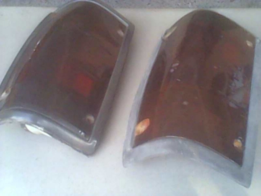 ไฟท้ายมาสด้าทันเดอร์ รมดำ คู่ 450 บาท