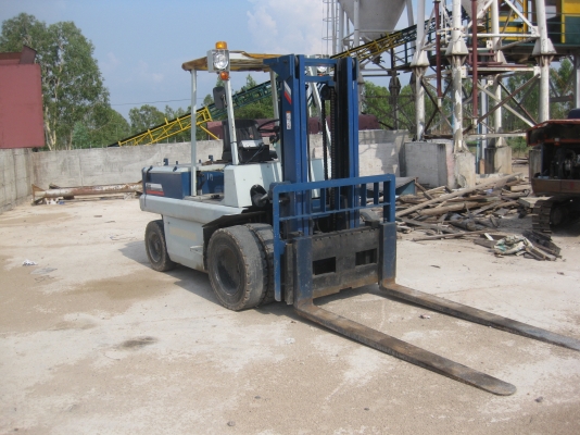 โฟลค์ลิฟต์ โคมัตสุ  แบตเตอรี่ ขนาด4ตัน ยางตัน พร้อมใช้งาน