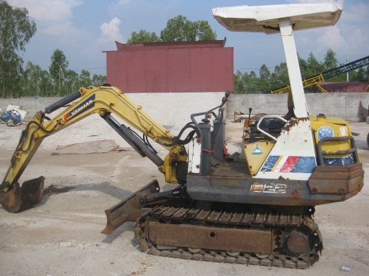 รถแบคโค ยันม่าร์ B22 รถนอกสวย พร้อมใช้งาน