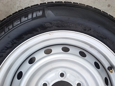 ขายล้อกะทะขอบ16 6รู พร้อมยาง215/65/16 4 ล้อ ขายล้อกะทะขอบ16 6รู พร้อมยาง215/65/16 4 ล้อ