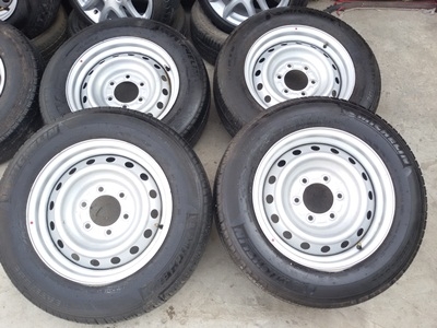 ขายล้อกะทะขอบ16  6รู พร้อมยาง215/65/16    4 ล้อ