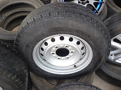 ขายล้อกะทะ15 6รู พร้อมยาง195R15 4 ล้อ