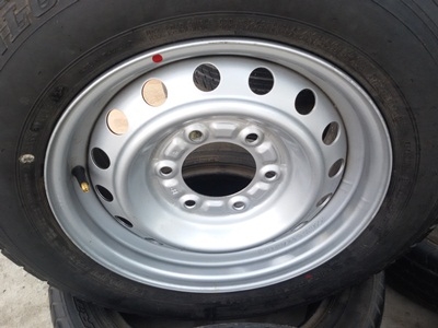 ขายล้อกะทะ15 6รู พร้อมยาง195R15 4 ล้อ