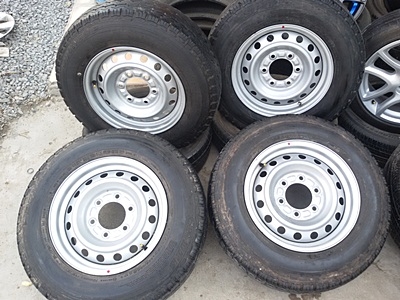 ขายล้อกะทะ15 6รู พร้อมยาง195R15 4 ล้อ