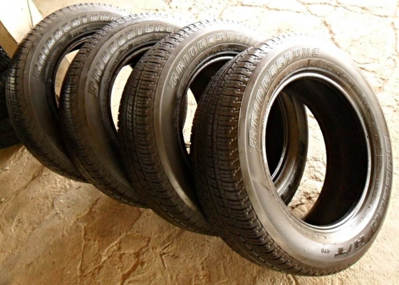 ยางขอบ17 บริดสโตน225-65R17ลงพื้นปี13(4เส้น3,900บ)ดอกหนาok