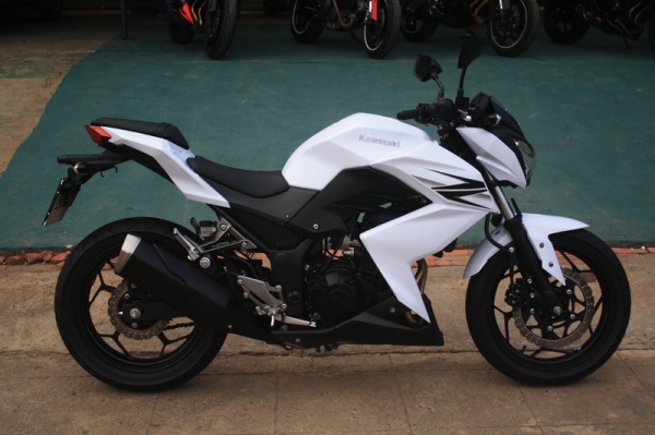 __Z250 ปี2013 สีขาว รถเดิม สภาพใหม่ 110,000 ฿__