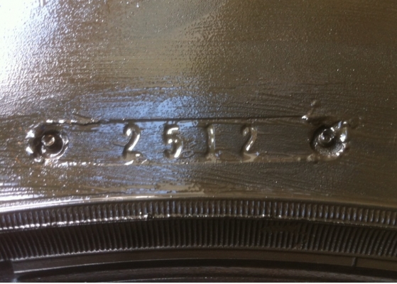 ยาง Silver stone 265 70 16 ปี12 ดอกเป็นเซ็นใช้งานอีก 2-3ปี สบายๆครับ