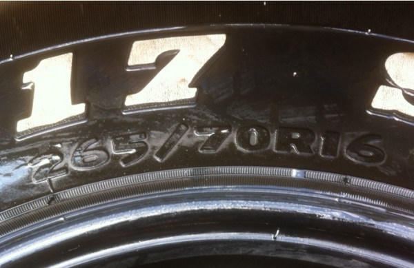 ยาง Silver stone 265 70 16 ปี12 ดอกเป็นเซ็นใช้งานอีก 2-3ปี สบายๆครับ