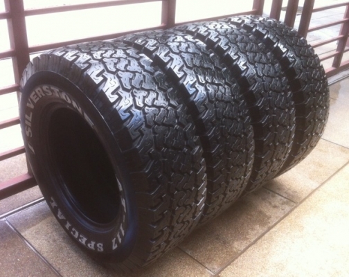 ยาง Silver stone 265 70 16 ปี12 ดอกเป็นเซ็นใช้งานอีก 2-3ปี สบายๆครับ