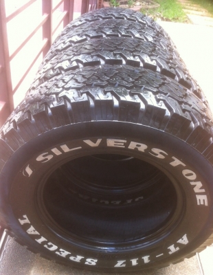 ยาง Silver stone 265 70 16 ปี12 ดอกเป็นเซ็นใช้งานอีก 2-3ปี สบายๆครับ