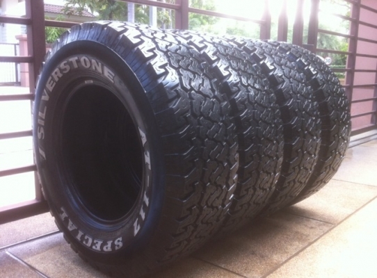 ยาง Silver stone 265 70 16 ปี12 ดอกเป็นเซ็นใช้งานอีก 2-3ปี สบายๆครับ